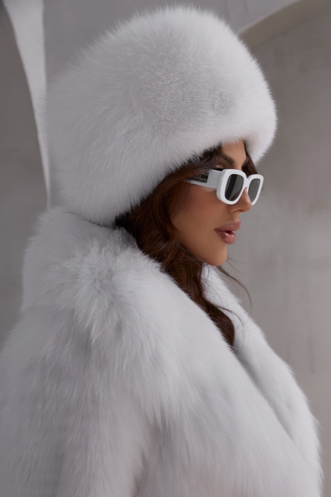 Chapeau blanc en fourrure de renard