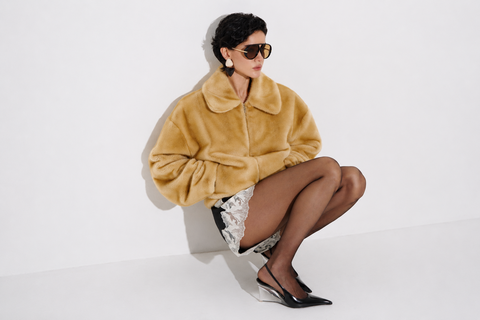 Best Coats for Traveling in Cold Weather: Luxury Travel Guide
