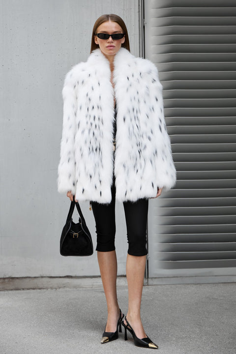 Cappotto in pelliccia di volpe ispirato alla lince