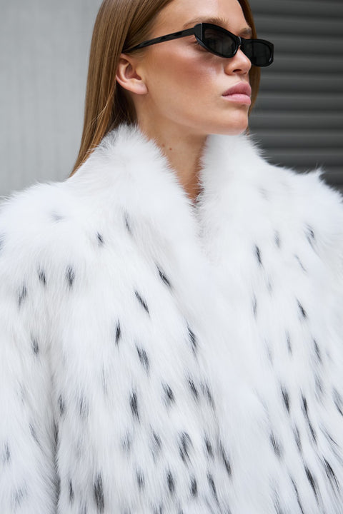 Cappotto in pelliccia di volpe ispirato alla lince