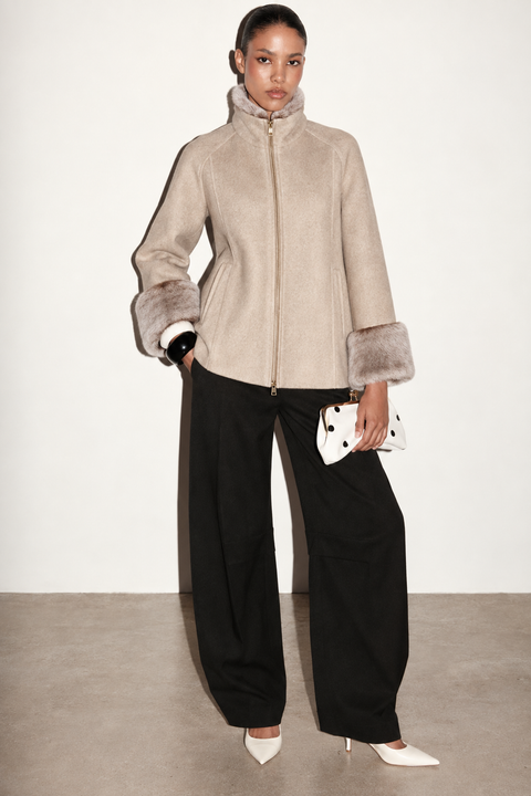 Short Cashmere Coat with Fur