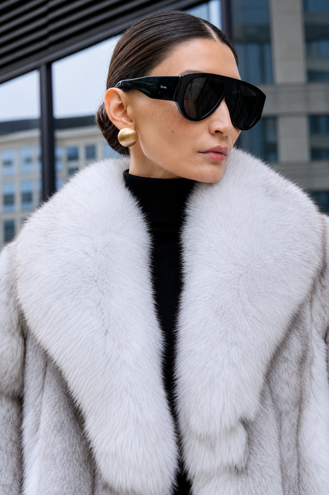 Long manteau blanc en fourrure de renard